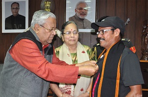 The Governor of Arunachal Pradesh Shri. P B  Acharya  and State First Lady Smti. Kavita Acharya with Mr Bhausaheb Bhawar, Cyclist at Raj Bhavan on 28th April�2017.